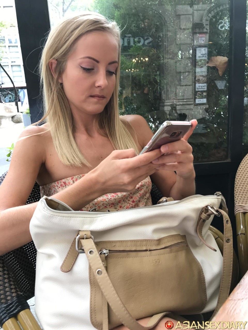 Penetration Aus Der Perspektive Mit Einer Mageren Amateurin Cecylia Entkleidet Sich Und Zeigt Ihren Körper