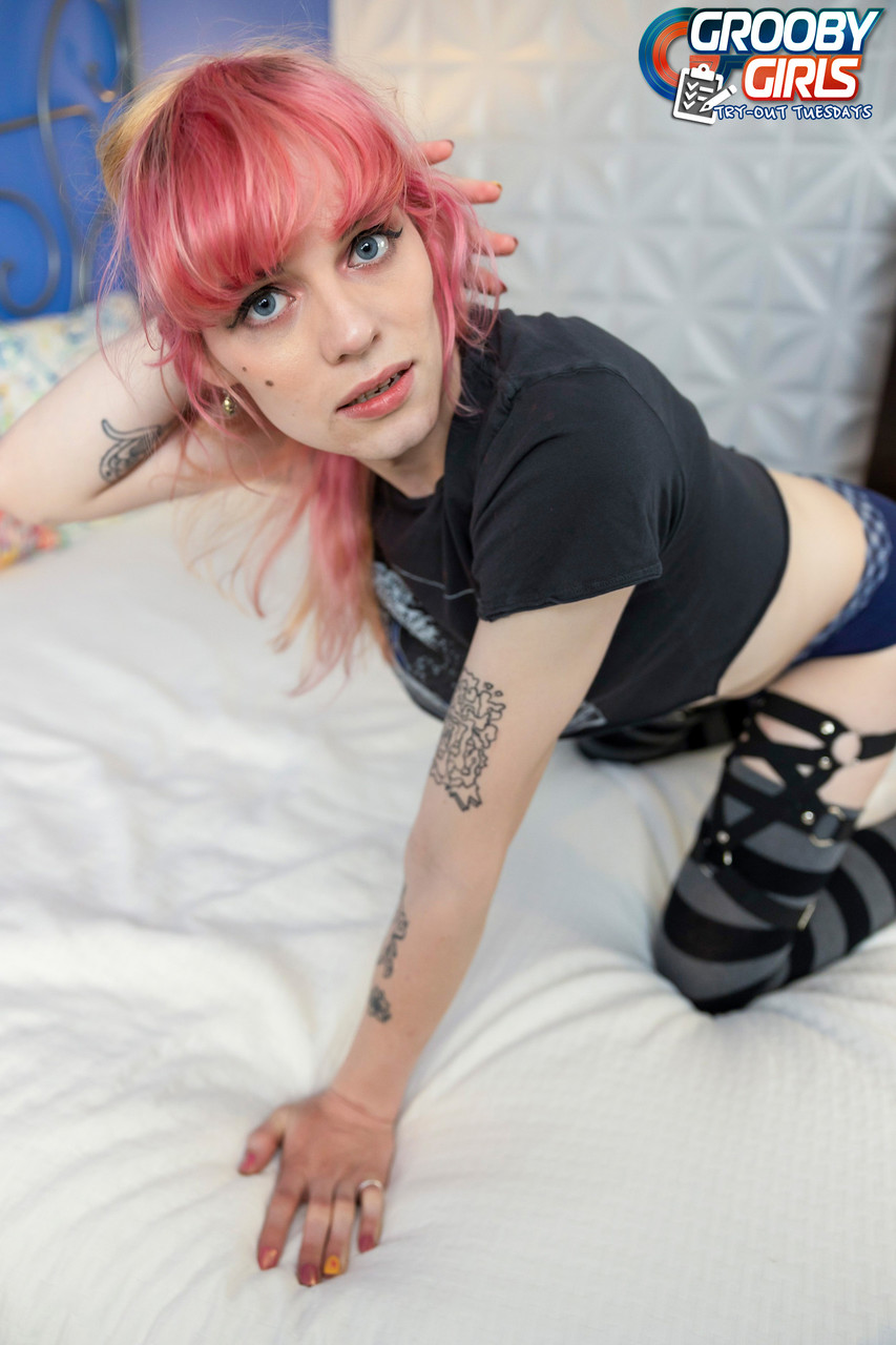 Shemale Sierra Bee Se Fait Jouer Le Cul Et Se Branche Son Pénis Anneau