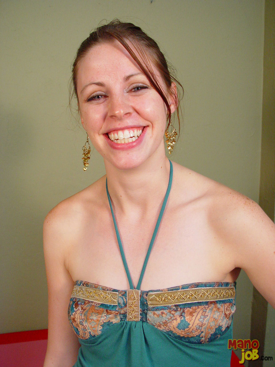 迪伦·莱克一边微笑一边撸动并榨取硬挺肉棒