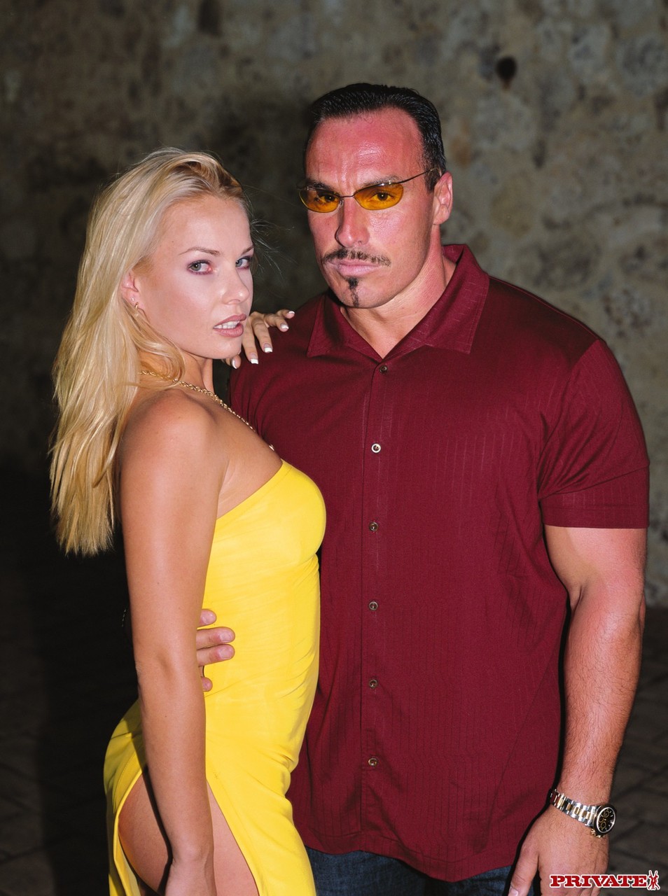 ボートでの三人プレイ 絶世の黒髪ニンフォマニアックが前後から責められる