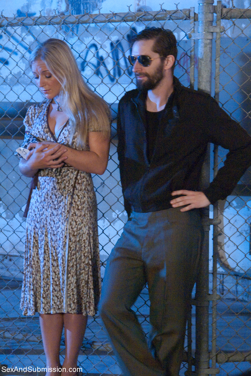 Blonde Dia Zerva Blows Blackmailing Guy After Cheating