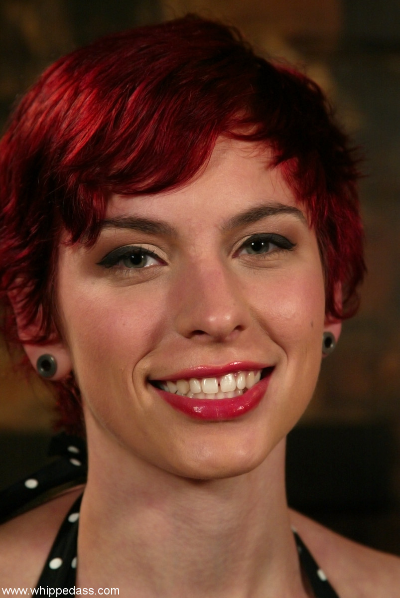 Claire Adams Und Rozen Debowe In Gefesseltem Lesbischen Arschgepeitscht