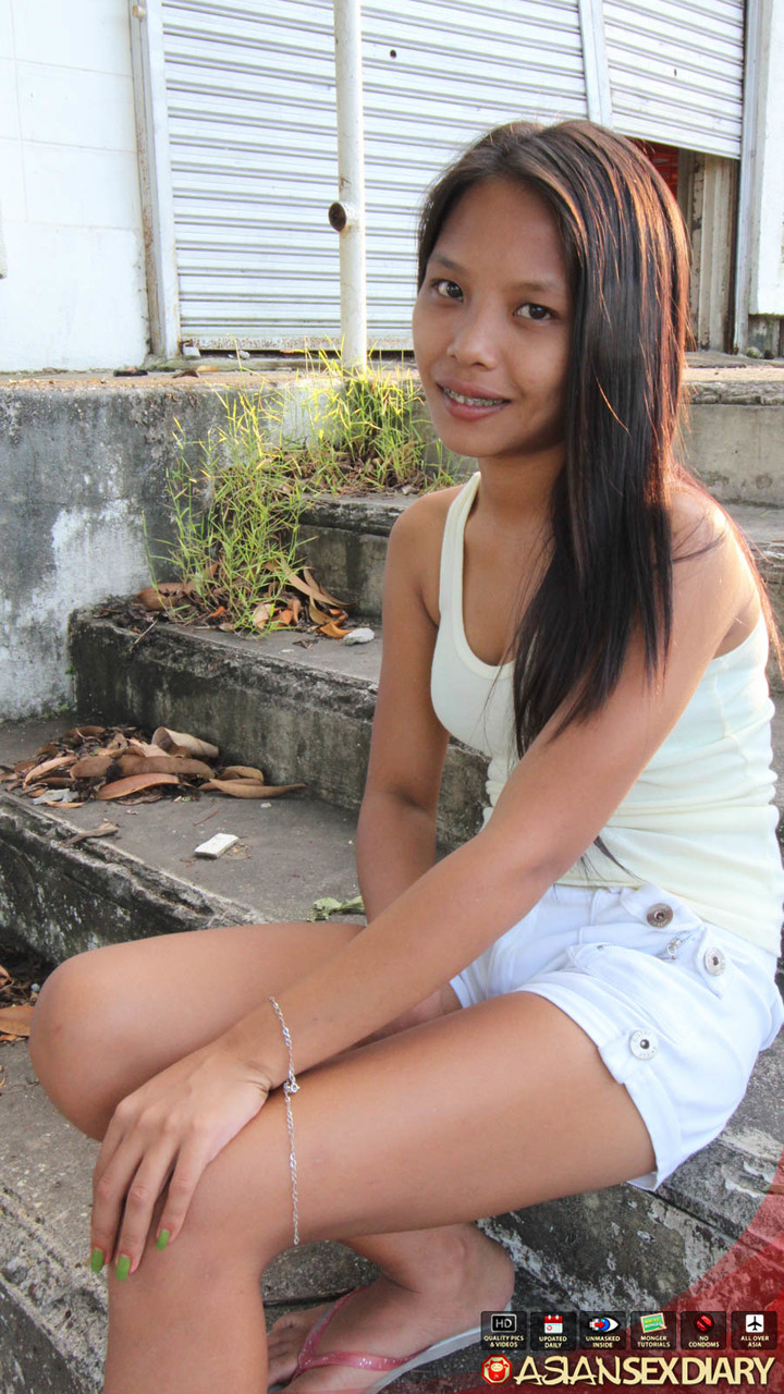 戴牙套的菲律宾少女被外国人POV干