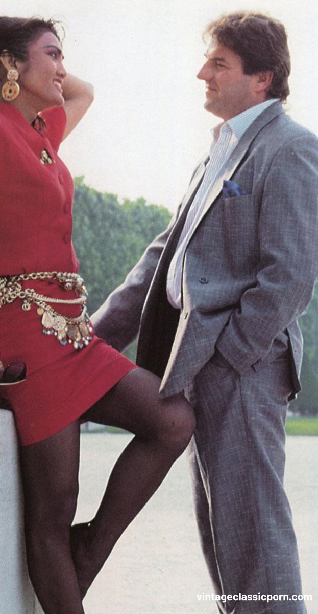 Vintage Shemale Model In Stockings Tastes Cock Before Taking It From Behind