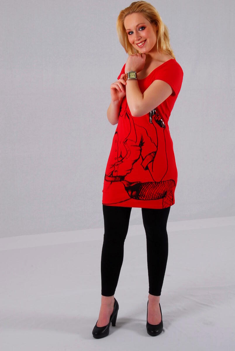 草莓金发桑尼展示她的大日内瓦手表