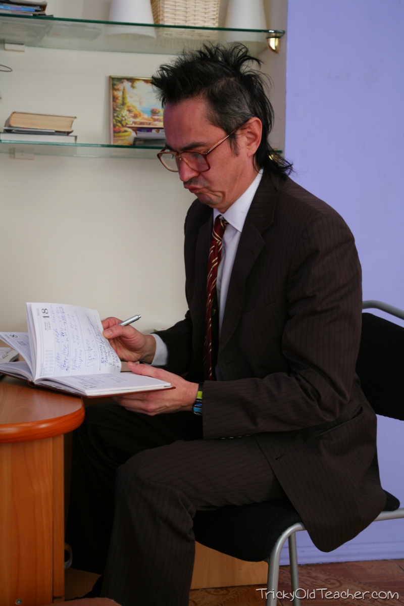 淫乱女子高生ドンナが先生のチンポを受け入れる