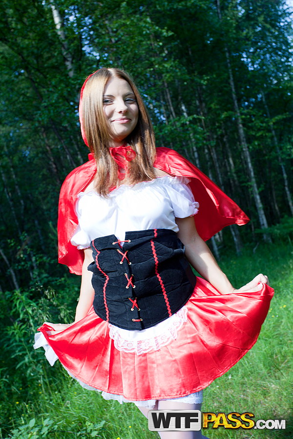 Rotkäppchen Teenagerin Madelyn Von Panda Gefickt