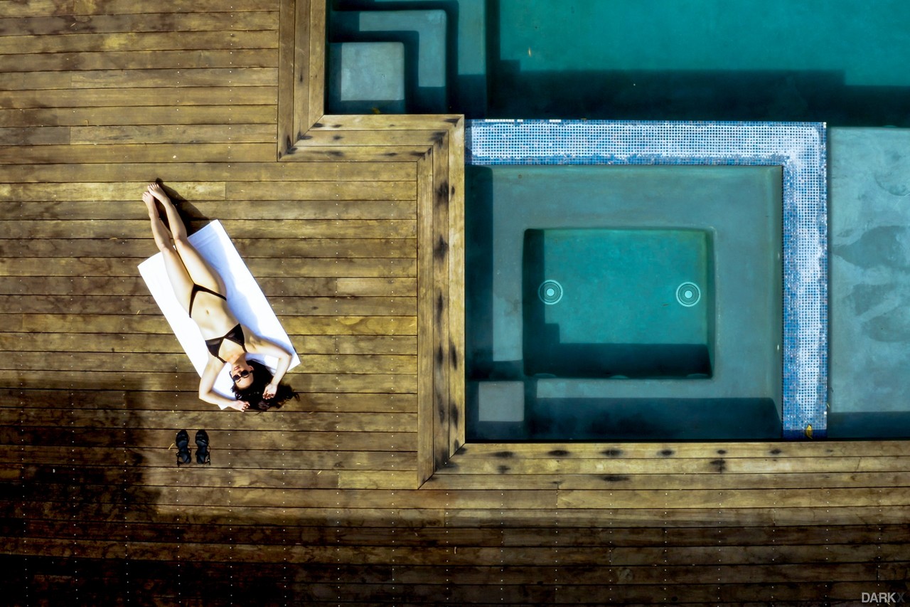 Whitney Wright 接受大屌肛交并在她白皙的嘴唇上留下精液