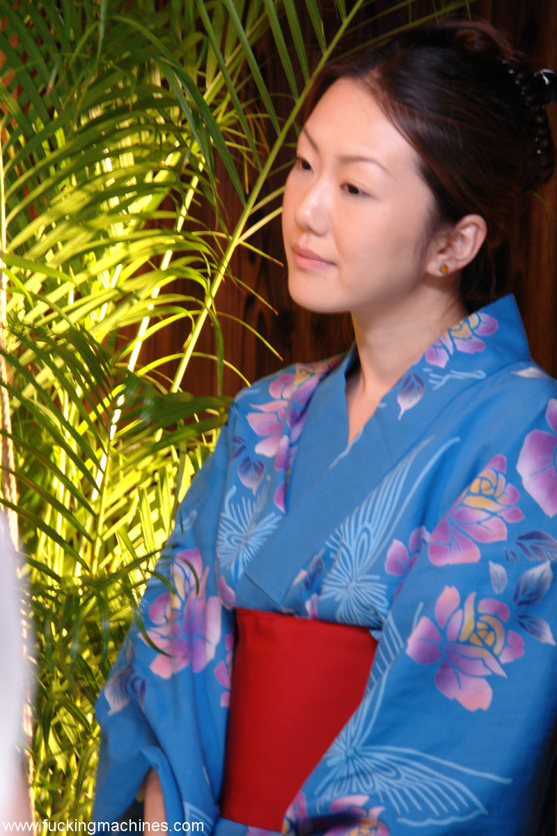 日本宝贝Maya Aikawa与性爱机器高潮