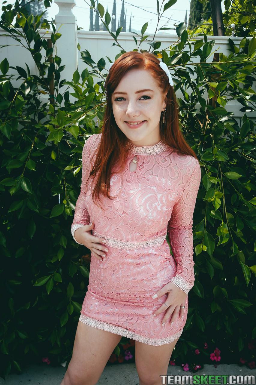 ऐम्बर एडिस अपने सौतेले पिता द्वारा रसोई के काउंटर पर चुदती है, छोटी लाल बालों वाली किशोरी हार्डकोर सेक्स दृश्य