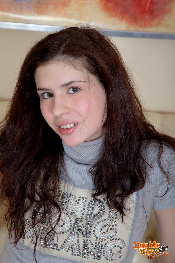 年轻业余女性在口交时大声尖叫