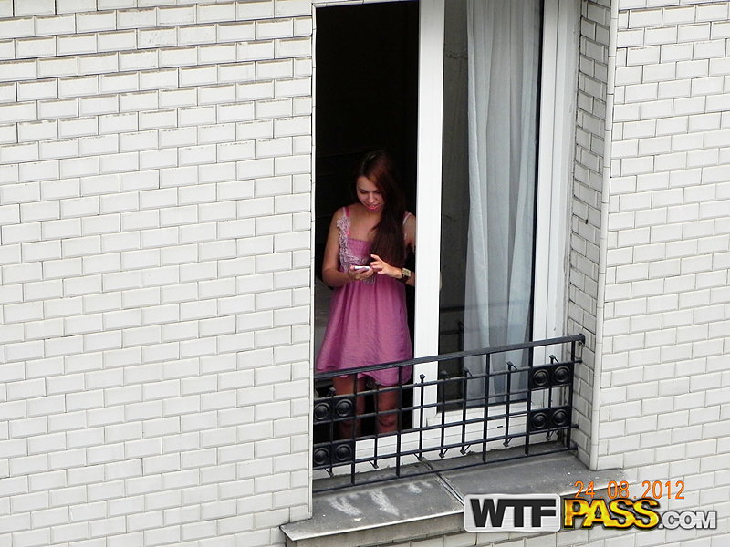 Sexy Lal Baalon Wali Anita Pink Lingerie Mein Chuchiyan Aur Gaddha Dikhati Hai