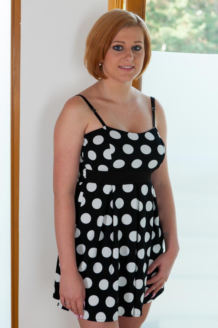 Ruiva Checa Com Seios Naturais Fode E Leva Gozo Durante Ensaio Fotográfico