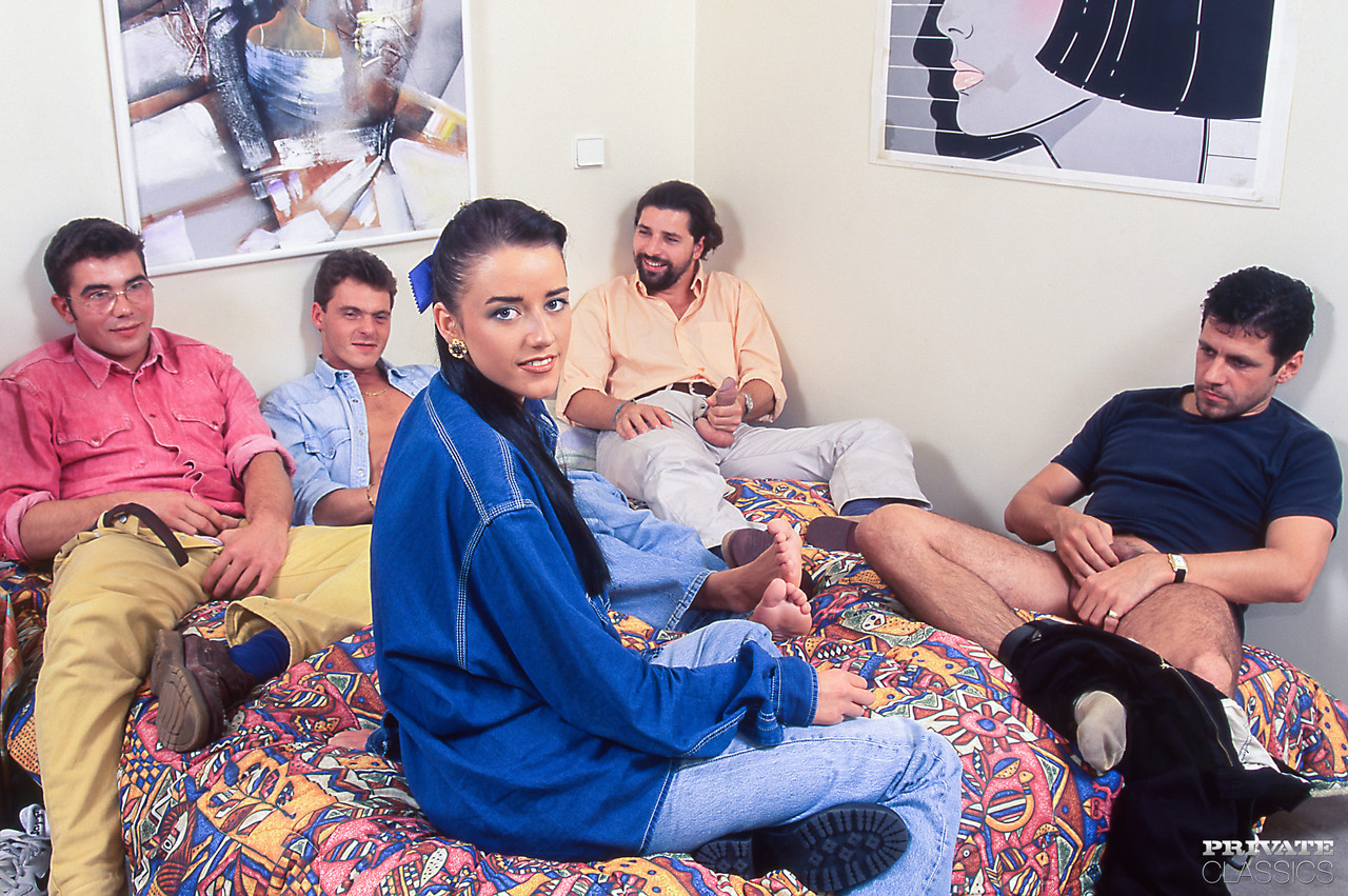 与棕发女郎卡罗尔·鲁日的群交