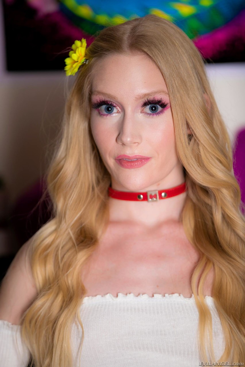 Эмма Старлетто Глубокий Минет После Грубого Секса Сзади С Блондинкой