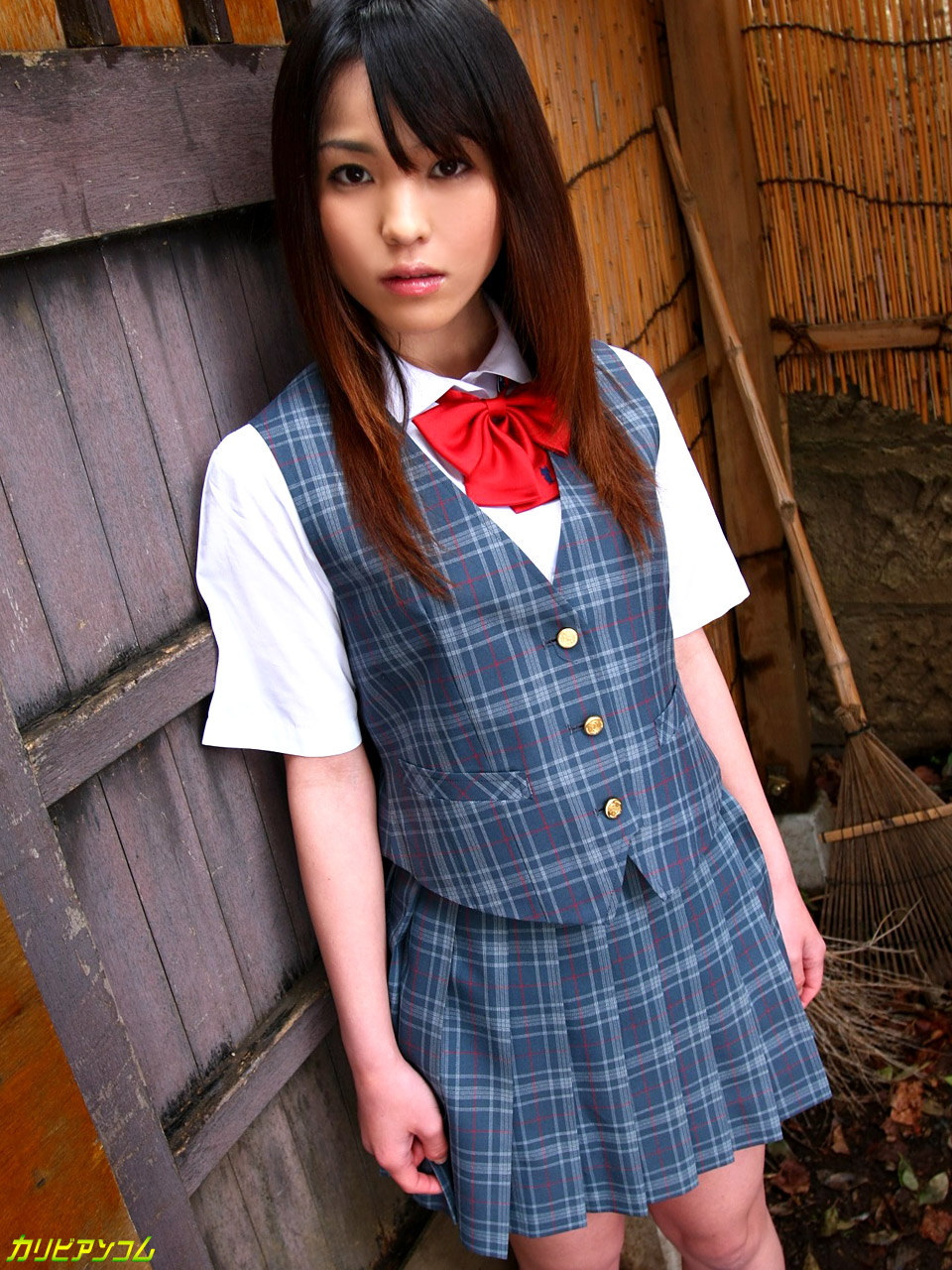 ボールギャグされたアジア人女子校生鈴木有紗が6つの玩具で弄ばれる