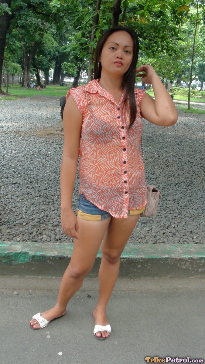 熱いアジアのMilfミッシー・メジョがCreampied毛深いマンコとジューシーな乳房を見せる