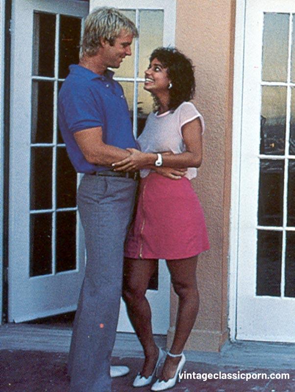 黒人ヘアーのベロニカ・リアルが大きな乳房を持って蒸気のVintageの3Pで犯される