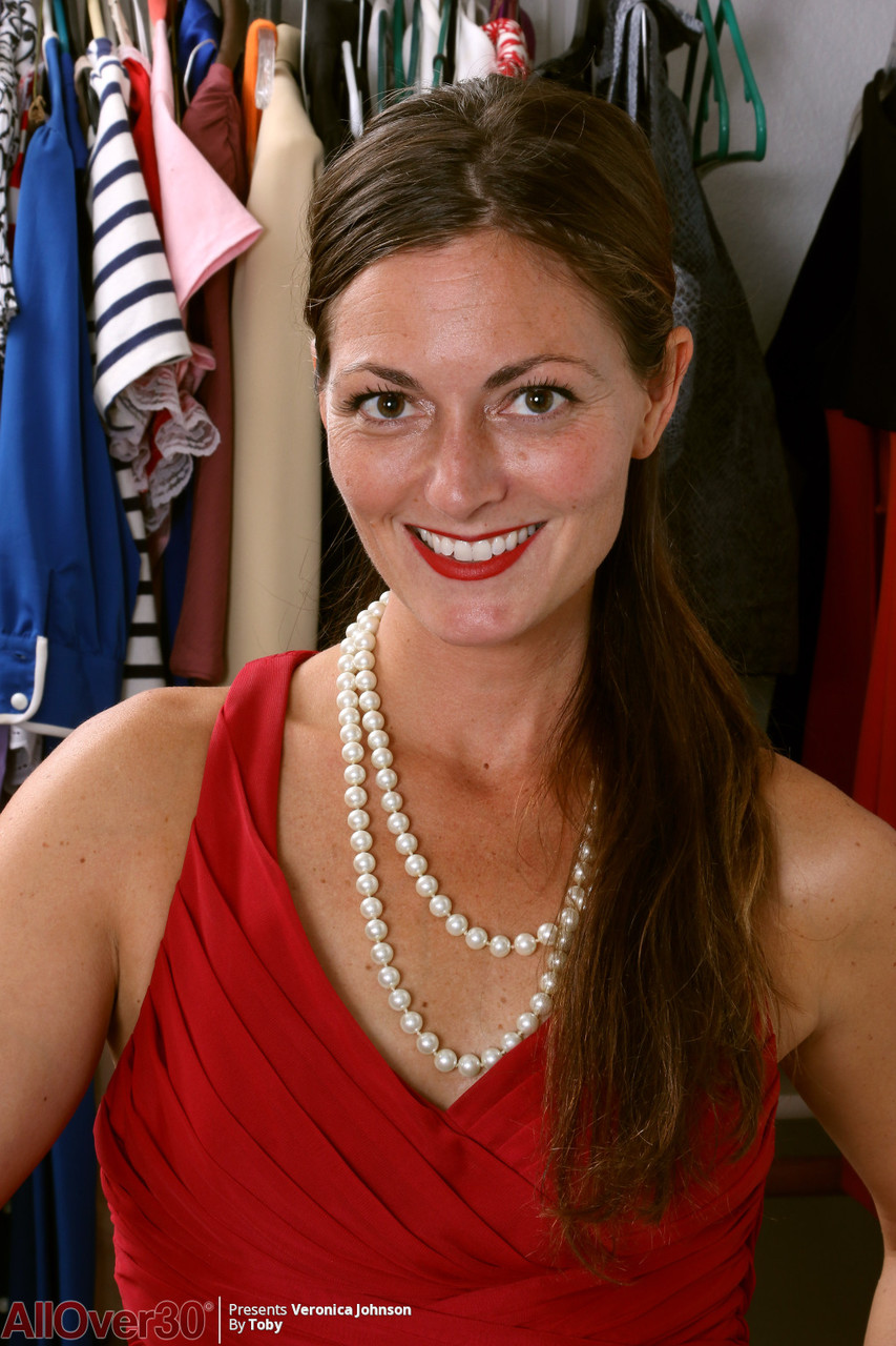 Veronica Johnson, 30 Plus Lady, Shows Full Bush After Undressing In Closet