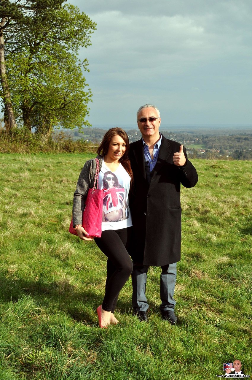 Teen Crystal Coxxx Se Déshabille Et Se Penche En Bas En Bas Blancs Pour Une Baise Hardcore