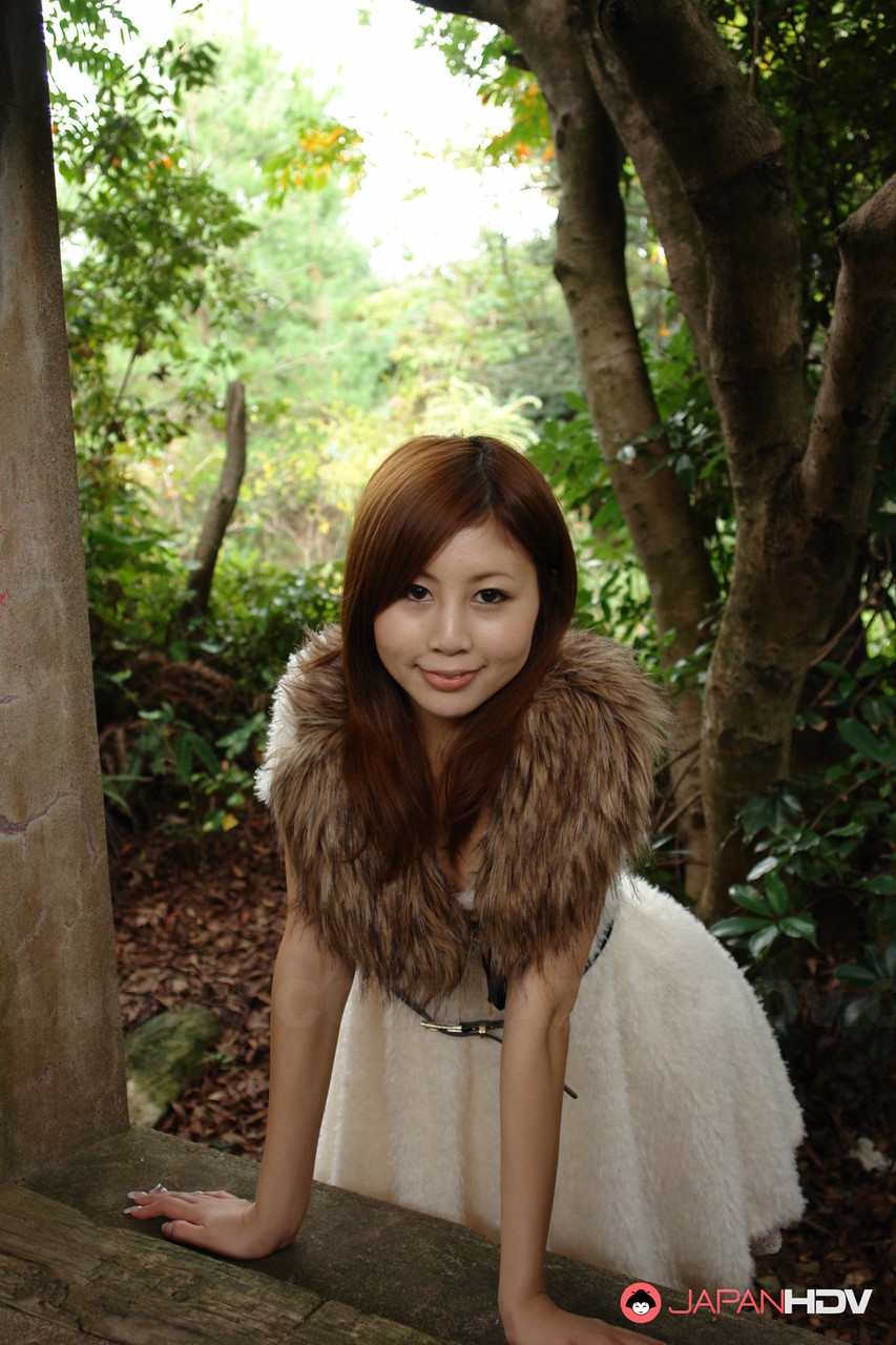 المبتدئة اليابانية آيري تتعري وتتعرى في منزل مهجور مرعب