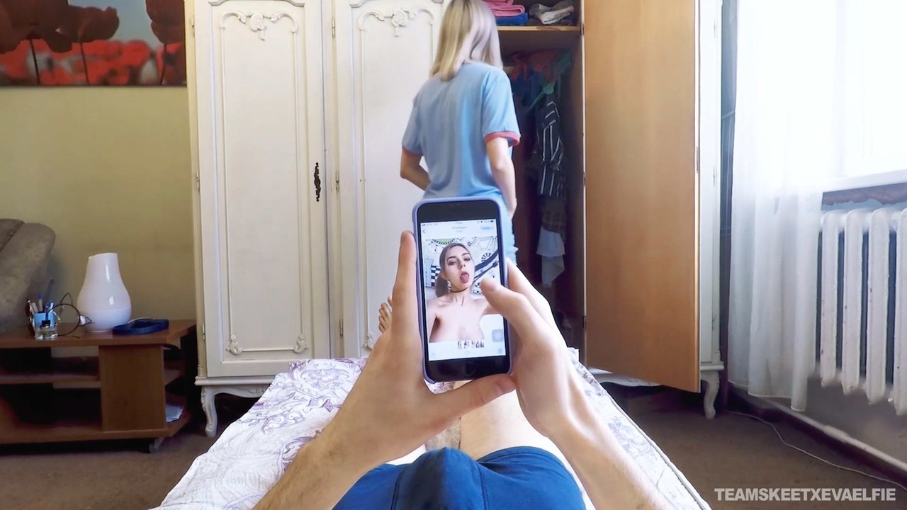 大胸俄罗斯少女 Eva Elfie 榨取硬屌