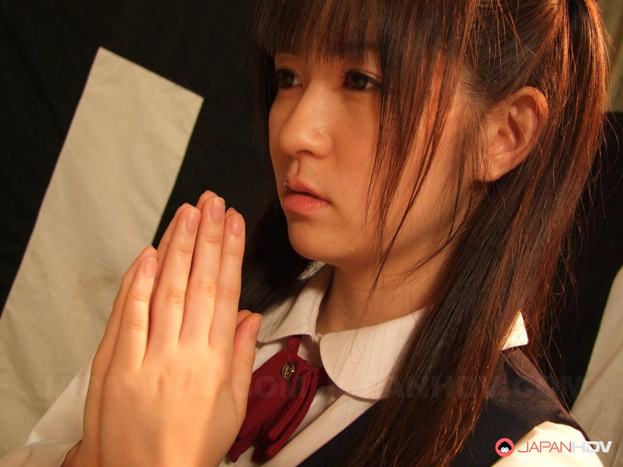 亚洲女学生上原亚衣露屁股跪着口交