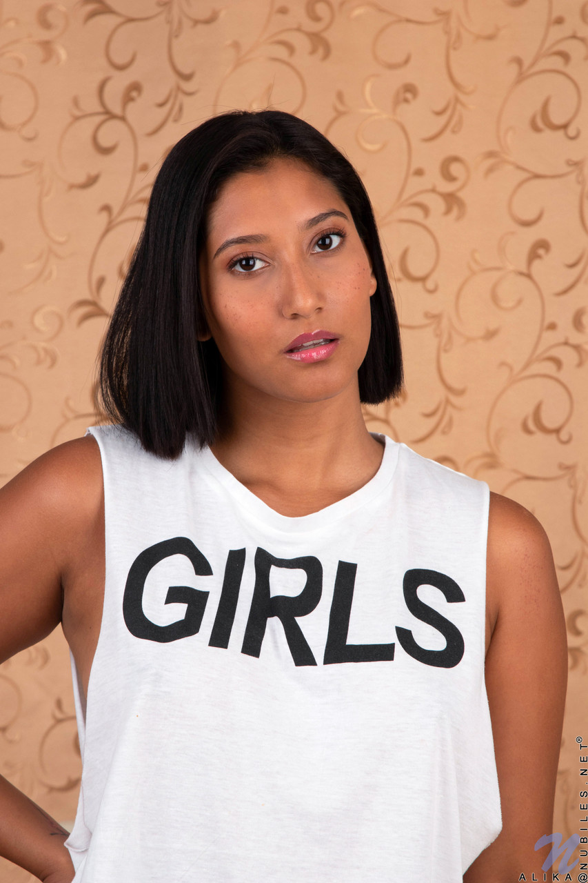 Alika Penagos युवा अश्लील तस्वीरें