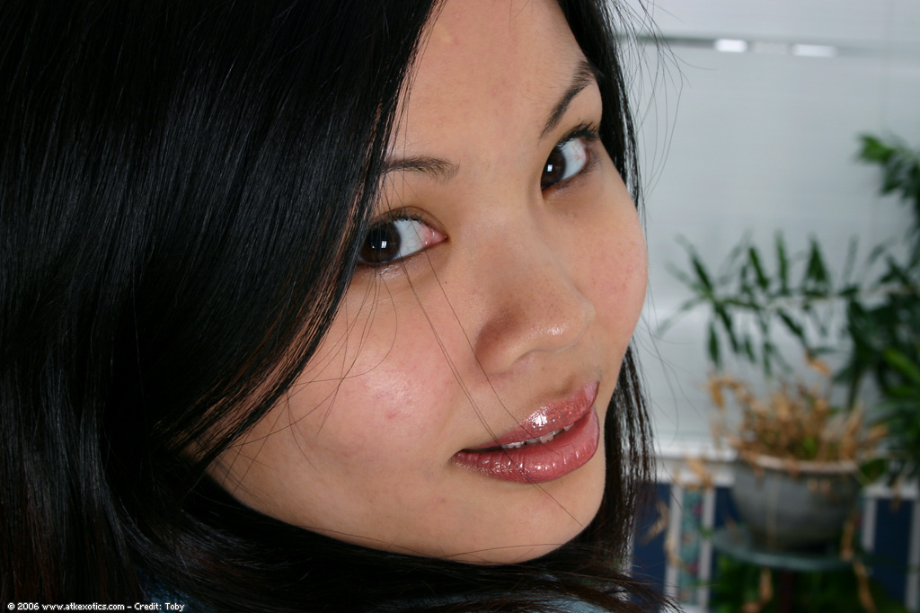 Latina Amateur With Nice Ass Reveals Big Boobs And Shaved Pussy