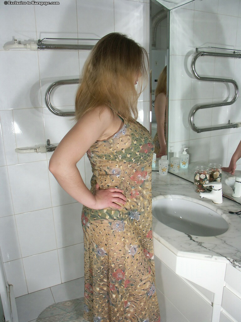 مبتدئة شابة جميلة أرنبة الحب تحب اختراق مهبلها المفضل