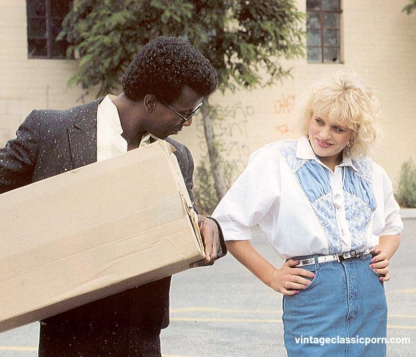 विंटेज आईआर त्रिकोण: स्टॉकिंग्स में सुनहरे बालों वाली डबल में फँसी