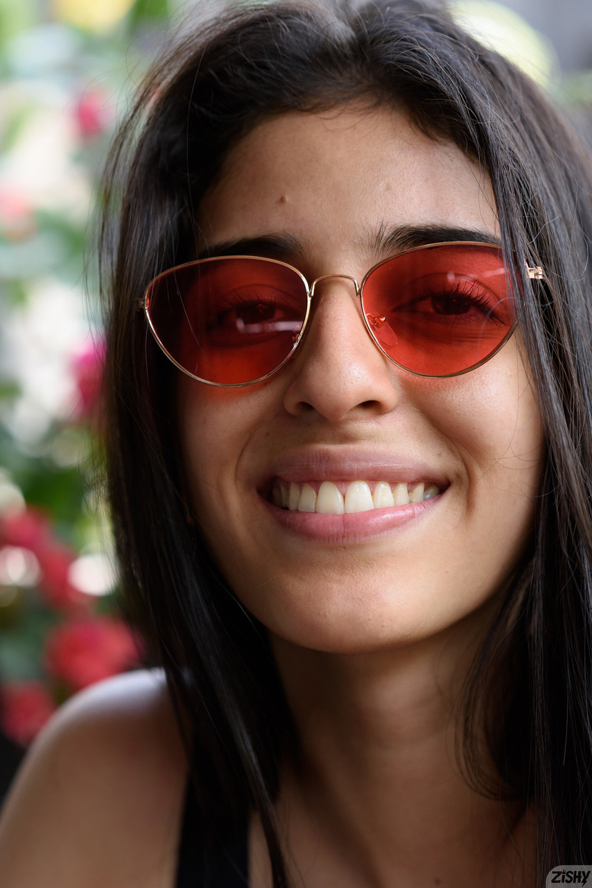 Gorgeous American Babe Ileana Burgos Shows Her Juicy Big Tits & Big Ass