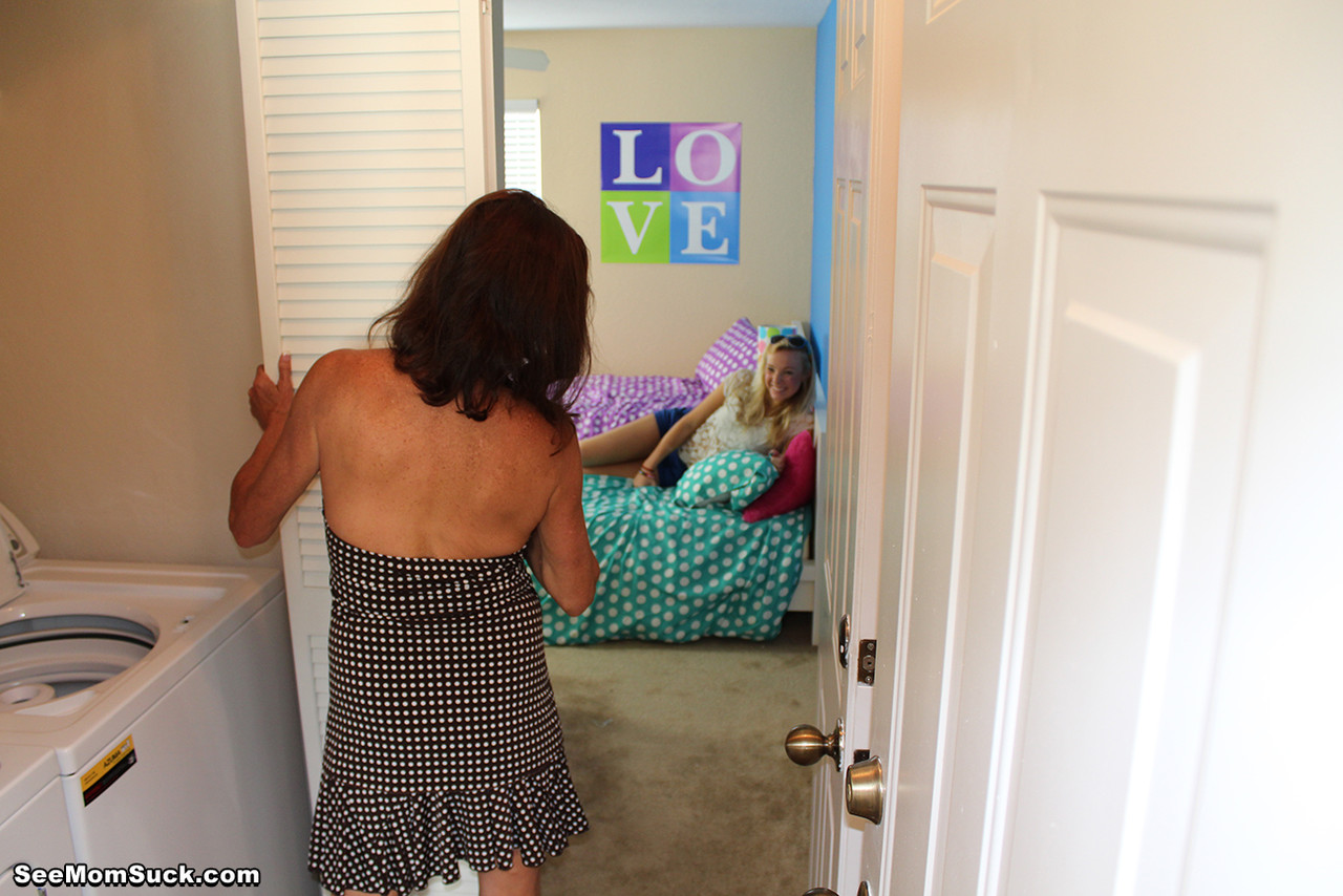 ビリー・ブラストがシアラ・ブルーにシー・マム・サックでフェラチオされる