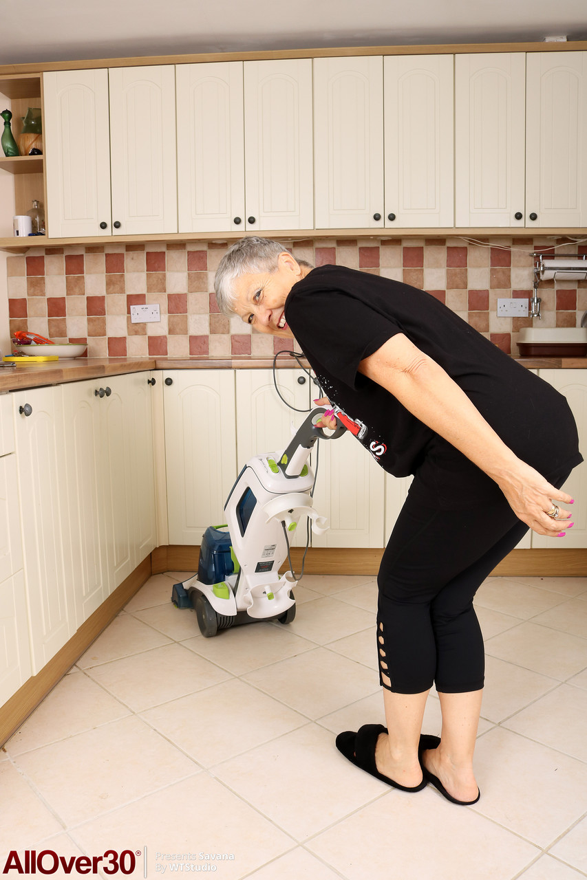 所有30岁以上萨瓦娜热辣写真