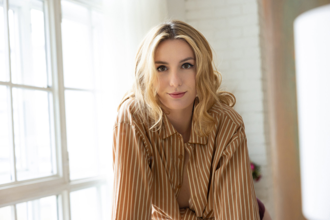 Lillie Pie Performe L'Art Du Sexe Dans Des Photos Chaudes