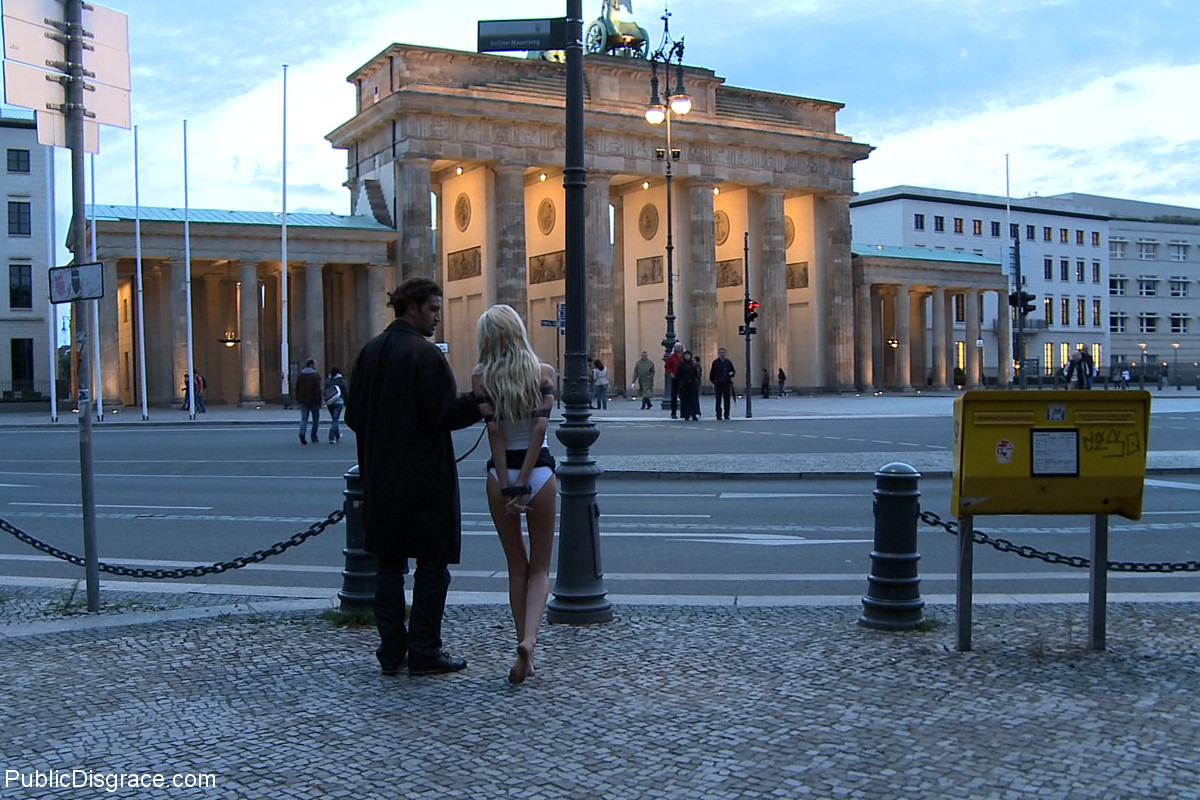 公開恥辱 ブランシュ＆ゼンザ・ラッギーの裸のポルノ写真