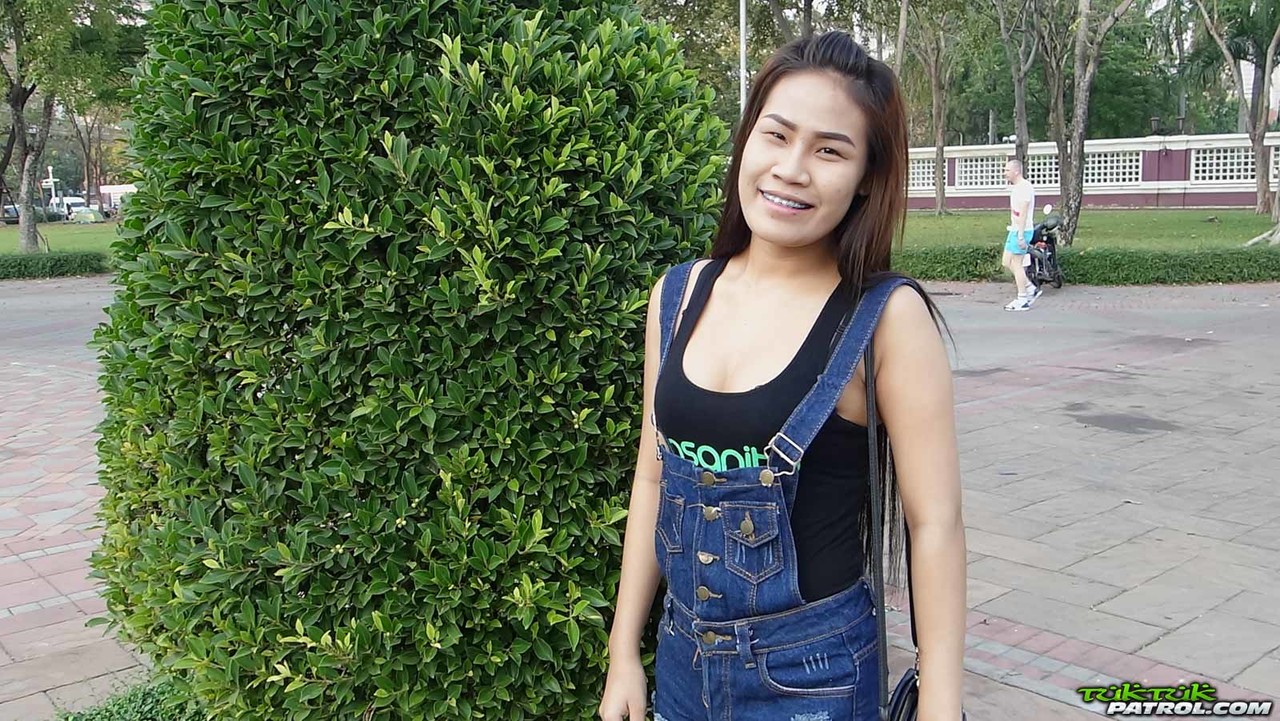 POV 内射 与 甜美 亚洲 少女 Bee 和 她 的 剃光 阴户