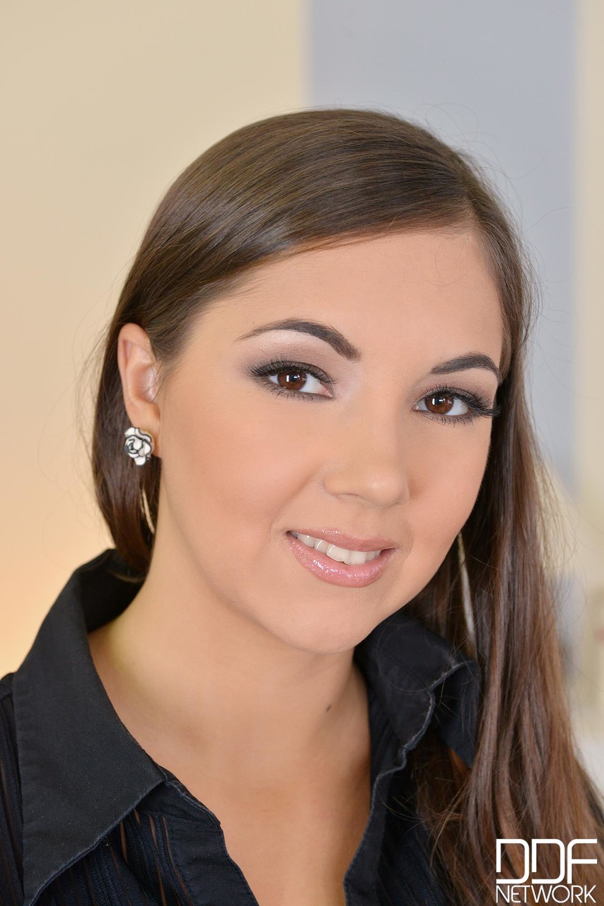 Lesbian Kiara Lord & Jay Dee Expose Their Tits & Rub Each Other's Twat With Feet