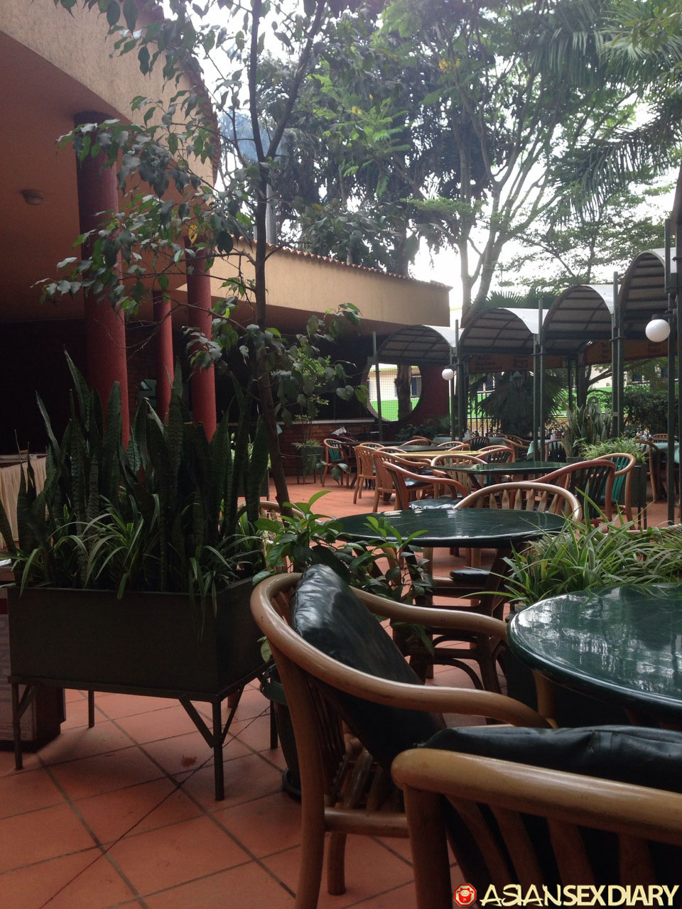 बड़े स्तनों वाली काली सुंदर फीफी की रात पीओवी अंतर्जातीय सेक्स के साथ समाप्त