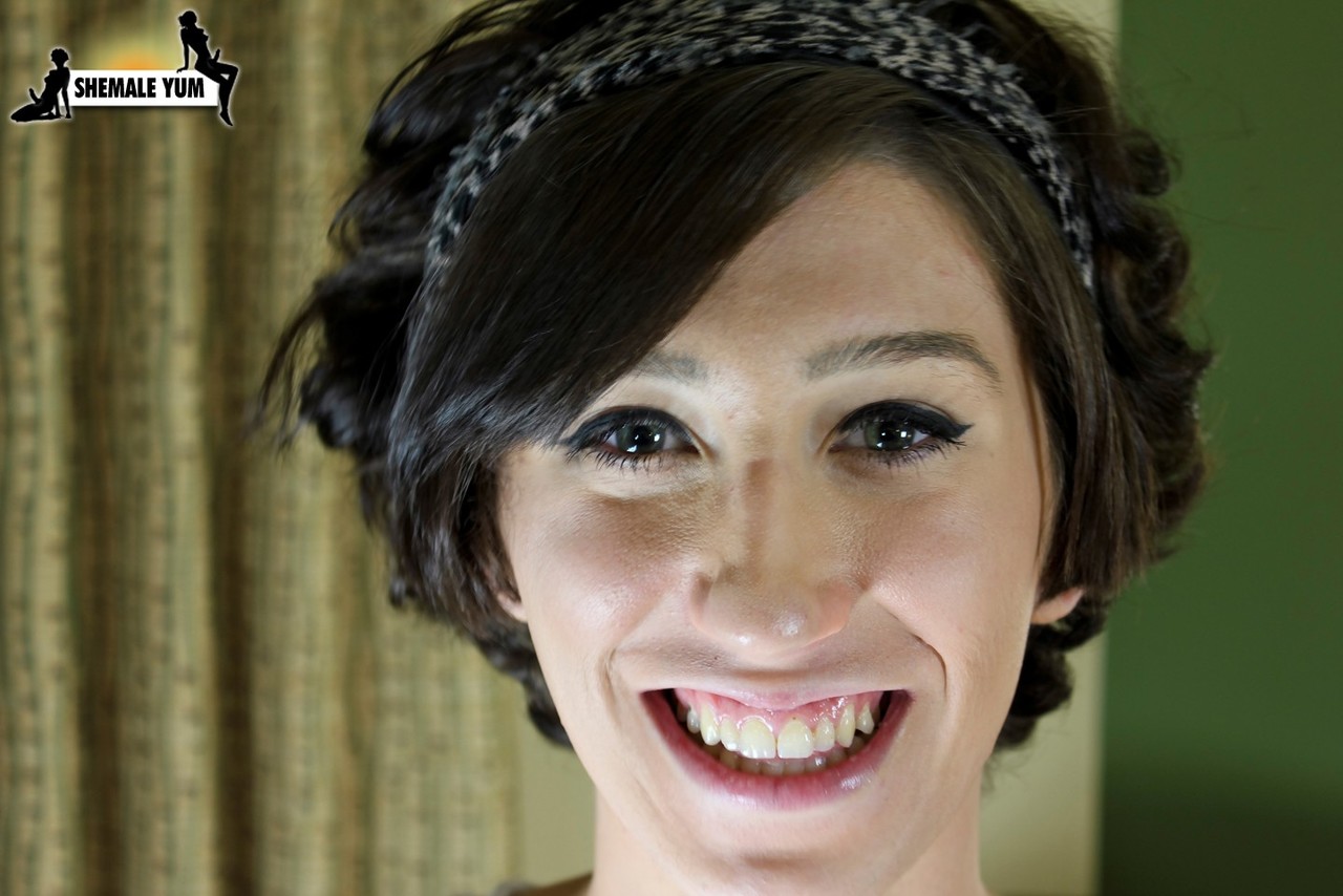 برييل بوب عارية أداء إكس إكس إكس من قبل غرووبي جيرلز