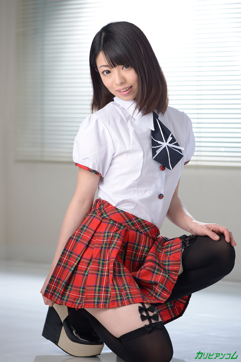 Colegiala Japonesa Amina Kiuchi Recibe Polla Y Leche En Su Coño Apretado