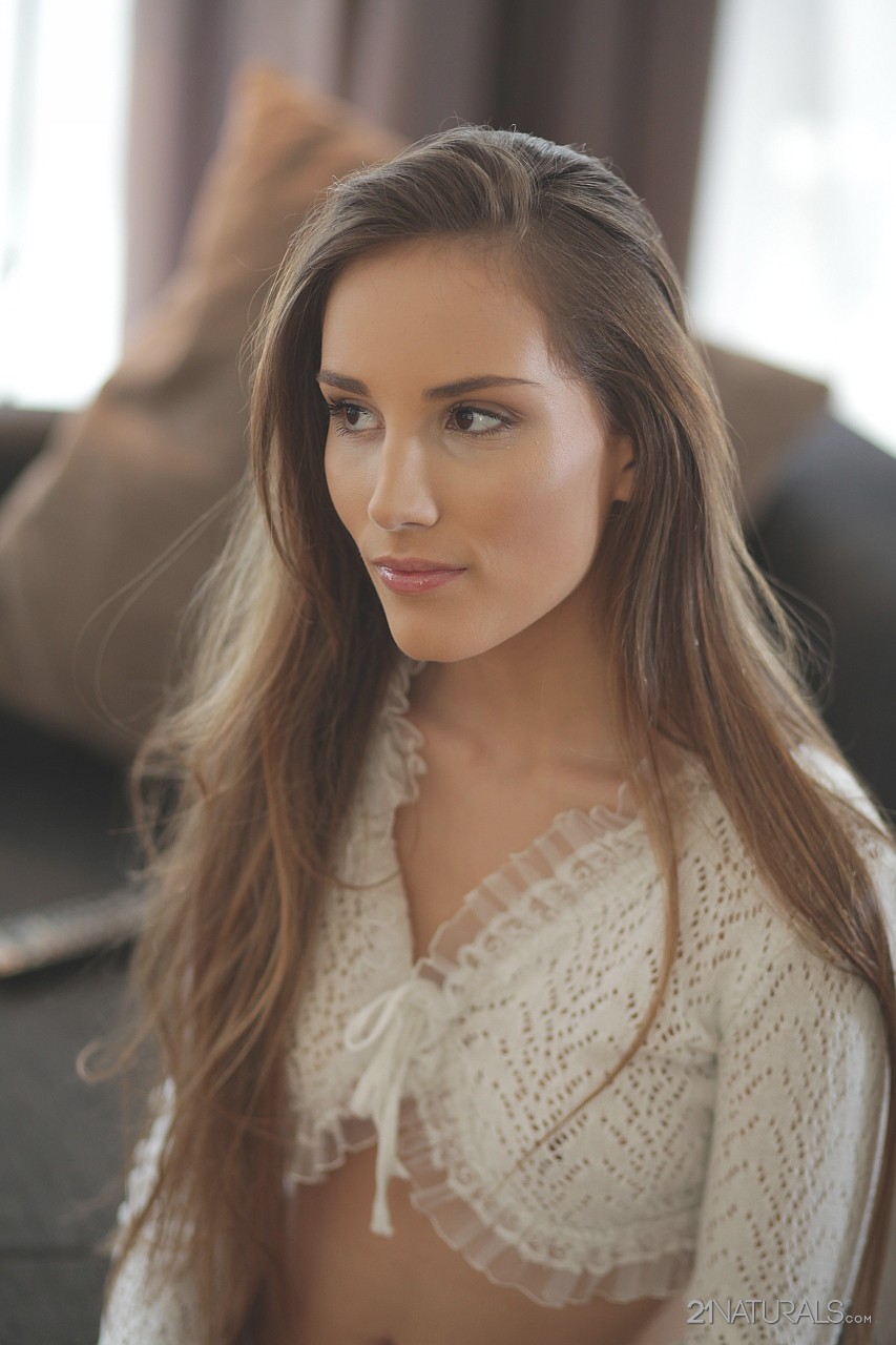 सुल्ट्री टीना ब्लेड मास्टरबेट्स फिर चुदाई होती है