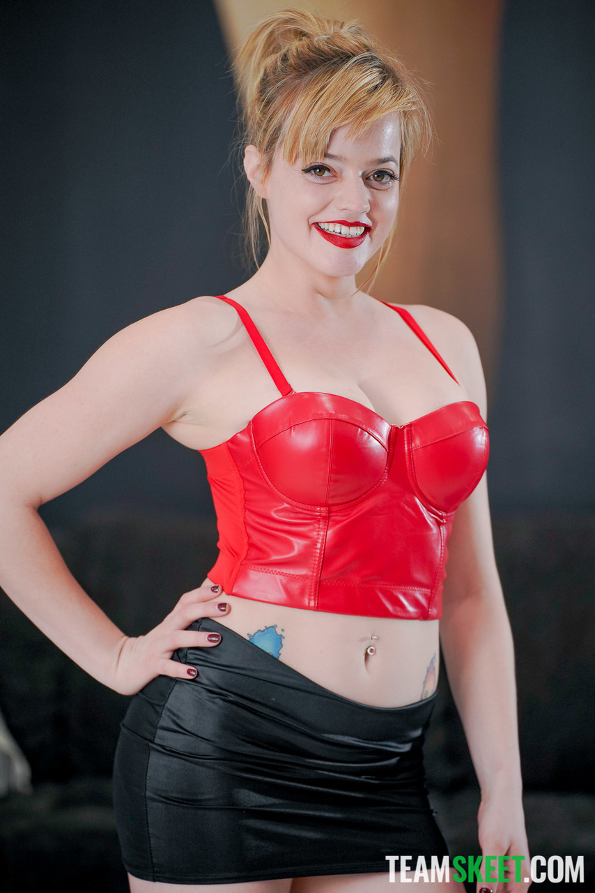 素人十代セージ・ピラー、ピアス付きマンコを舐められて中出しセックス