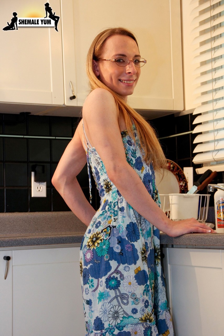 Lexi Little 与 Christian 的性感图集 - Grooby Girls