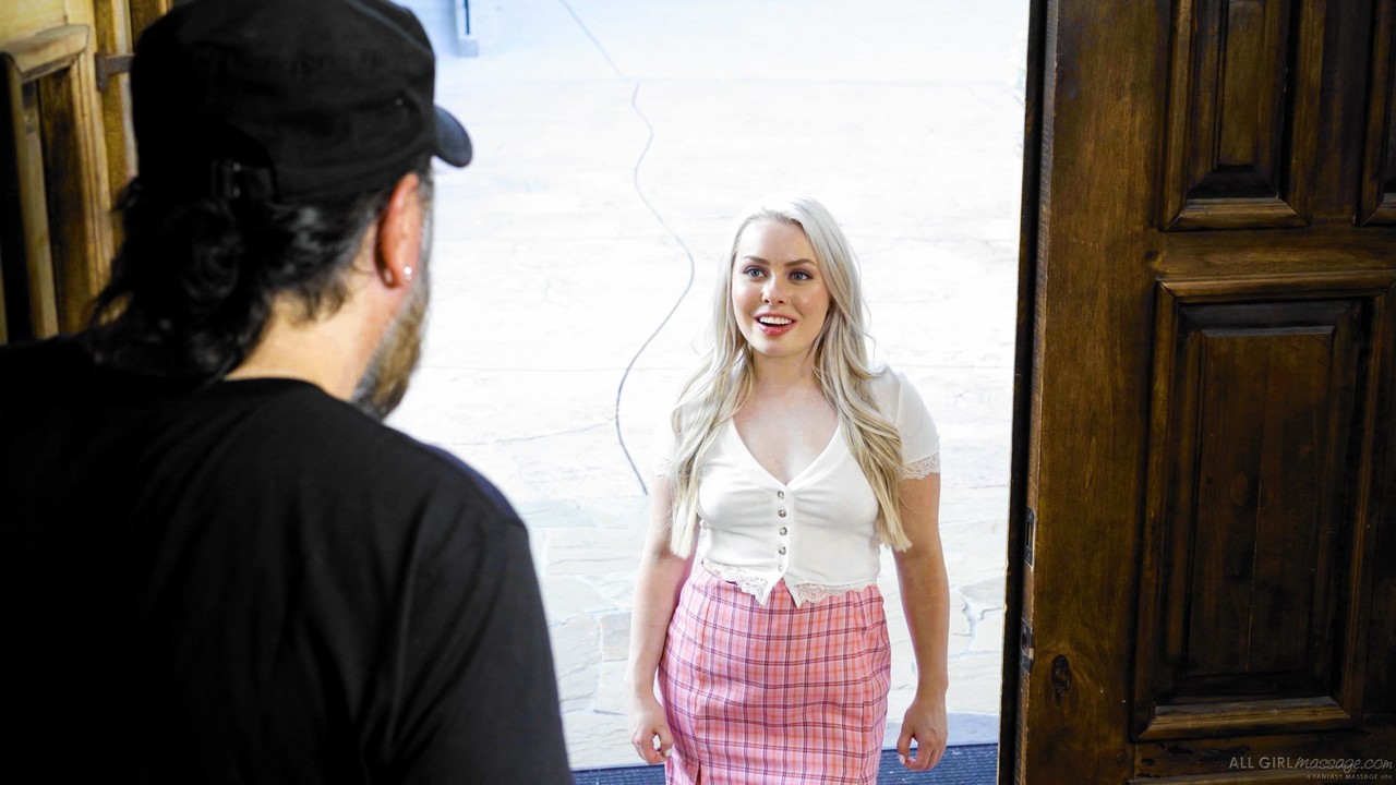 कल्पना मालिश गिज़ेल ब्लैंको और हेली स्पेड्स के साथ