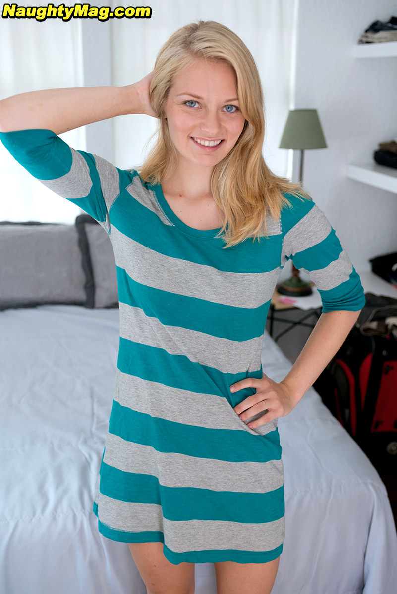 Alli Rae Tiene Sus Tetas Y Su Coño Chupados Por Un Amigo Hombre