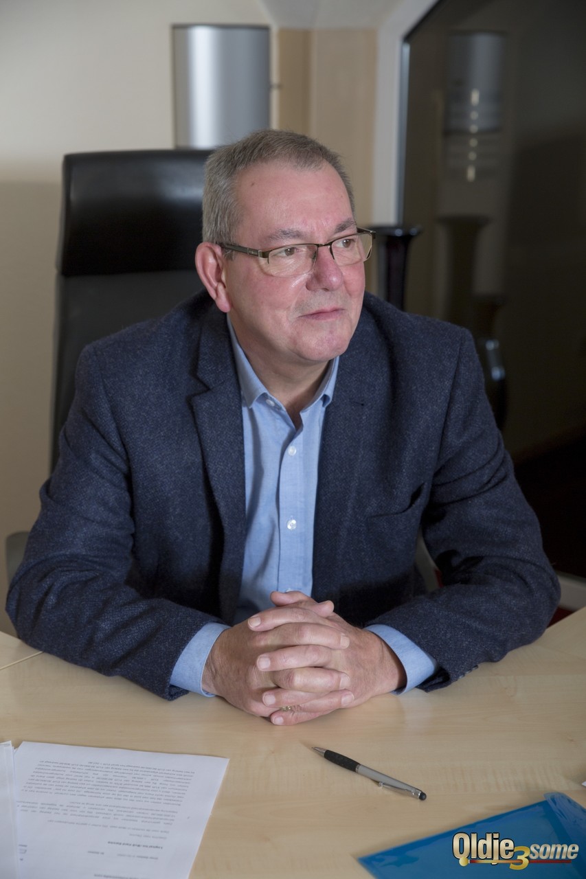 年轻秘书们与老板上床爬上公司高位