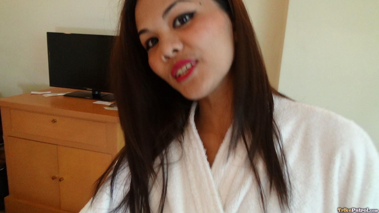 الآسيوية الهواة الساخنة يوكي بيلتران تفضح فرجها وتقوم بمص القضيب في مشهد من منظور الشخص الأول