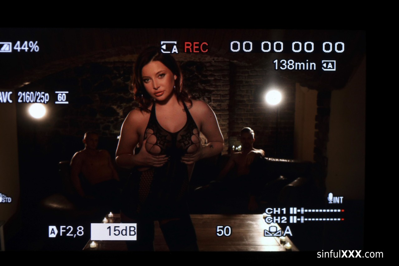 Russische Milf Anna Polina Leidenschaftlicher Dreier Sex In Dessous