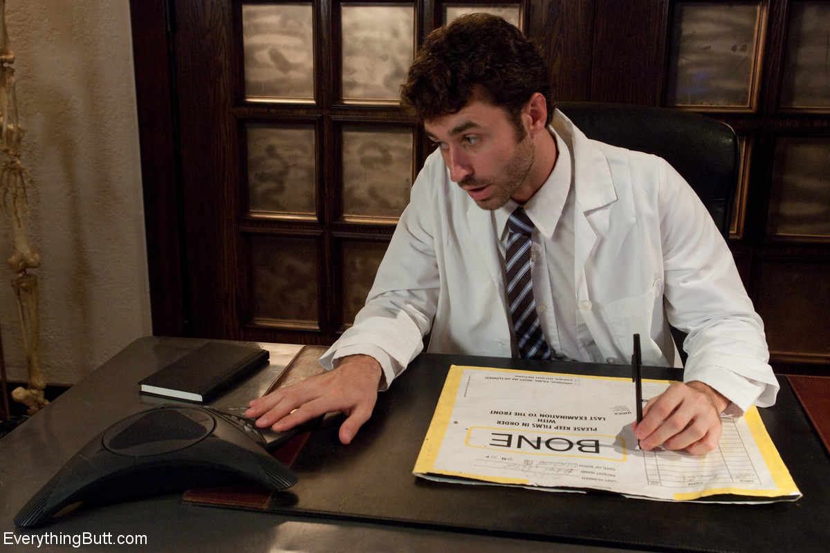 ドクター・フェニックス・マリーのボスと患者とのワイルド・アナル・スリーサム